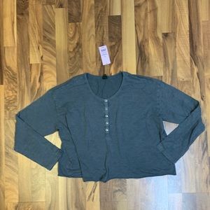 Long sleeve round neck snap front t shirt